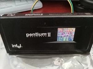 Intel Pentium II 2 400 Mhz Slot 1 B80523P400512E SL2YM 2.0V TESTED WORKS  - Picture 1 of 3
