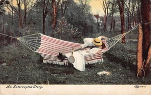 AK: Paar in Hängematte, Eine unterbrochene Geschichte, Romanze, DB 1910 - Bild 1 von 2