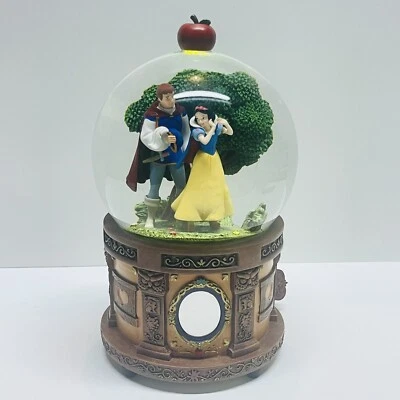 Disney Store Blancanieves y siete enanitos grande 10” musical globo de nieve funciona Foto 1 de 4