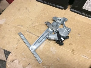 NISSAN JUKE F16 2024 FENSTERHEBER BEIFAHRERSEITE HINTEN 827306PA0A - Bild 1 von 3