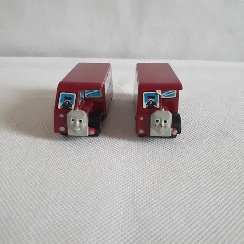 Thomas The Tank Engine & Friends Wooden Bertie the Bus (2) Cover