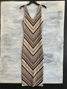 MAJORELLE 'Sahara' ärmelloses Strick-Midi-Kleid, S-Lurex Chevron Streifen - $ 288 - Bild 1 von 12