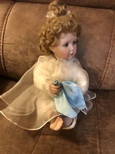 Muñeca de porcelana Cindy McClure Heavenly Inspirations Little Teardrop Ashton Drake - Imagen 1 de 10