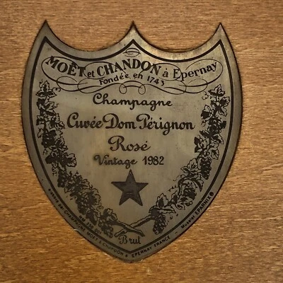 Caja botella champán madera vintage 1982 Cuvee Dom Perignon Rose Foto 1 de 4
