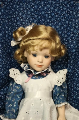 Nueva peluca vintage Global Dolls rizada Mary Frances modacrílico 9" 10" tapa Foto 1 de 4