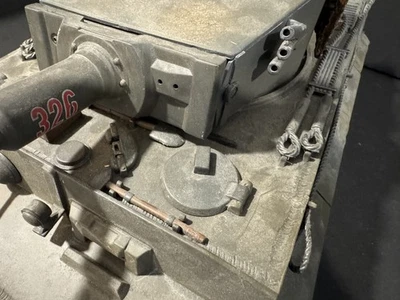 The Ultimate Soldier XD WW2 German Tiger 1 Tank 1:18 Panzer & Commander - Image 1 of 4