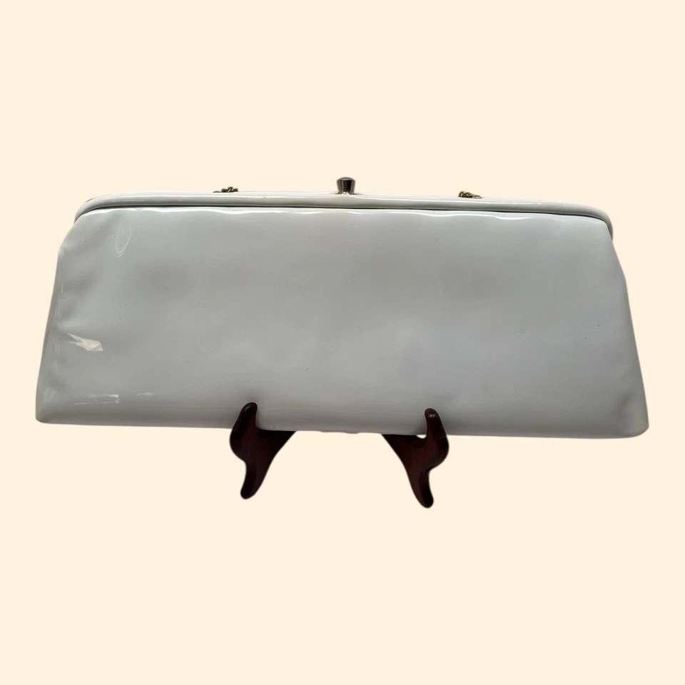 Cartera sin asas de charol blanco de colección de los años 60 con asa de cadena dorada interior naranja Foto 1 de 4