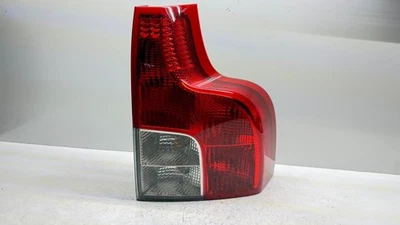 Conjunto de lámpara de luz trasera inferior para pasajero derecho Volvo XC90 2007-12 FABRICANTE DE EQUIPOS ORIGINALES Foto 1 de 4