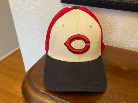 Cincinnati Reds Ball Cap New Era 39Thirty Medium-Large Cover