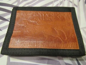 NUEVA CARTERA NEGRA CON CUERO MARRÓN PERRO CAZA ARTE - Imagen 1 de 5