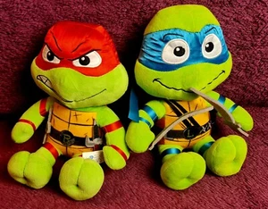 Teenage Mutant Ninja Turtles Mutant Mayhem 9 Zoll Plüschtier - Leonardo & Raphael - Bild 1 von 8