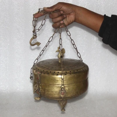 Antiguo Chapati colgante de latón, caja de pan antigua hecha a mano con cadena original Foto 1 de 4