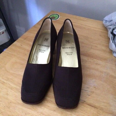 Zapatos de salón Bruno Magli para mujer 6,5 negros de gamuza tacón bloque negro Foto 1 de 2