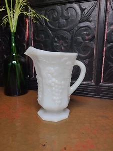 Vintage Anchor Hocking Milchglas Krug mit Trauben Design - Bild 1 von 7