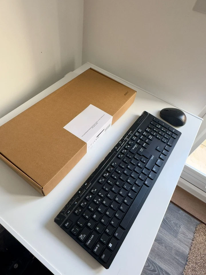 Amazon Basics  Wireless Keyboard and Mouse Combo Full-Sized, 2.4GHz USB receiver - Image 1 of 3