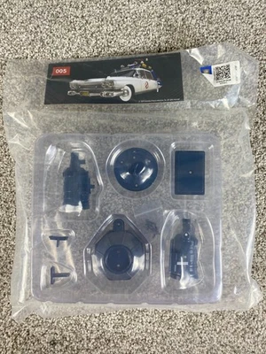 Ghostbusters Fanhome Eaglemoss Build The ECTO-1  Car Assembly Stage / Issue 05 - Image 1 of 2