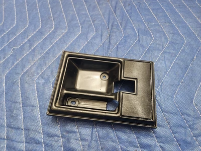 Bisel de moldura de manija de puerta Chevrolet Cavalier 20212736 Foto 1 de 3