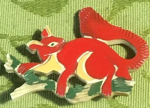 Broche pequeño de celuloide tallado art deco francés años 20 ~ ardilla roja ~ hecho en francia - Imagen 1 de 6