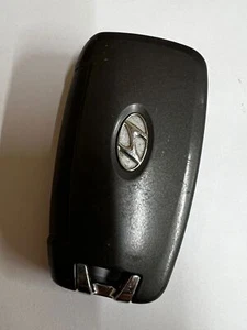 ORIGINALE HYUNDAI 3 PULSANTI TELECOMANDO FLIP PORTACHIAVI TESTATO E FUNZIONANTE OKA-450T.!! - Foto 1 di 6