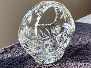 VINTAGE WATERFORD CRYSTAL HANDLED BASKET L(@@)K RARE FIND BEAUTIFUL CUTS IRELAND - Picture 1 of 11