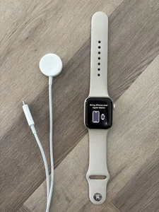 Apple Watch SE 2nd Generation - GPS - 40mm - Starlight - Excellent / Hardly Used - Zdjęcie 1 z 7