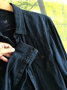 Camisa Denim Gap Deep Indigo Western Hombres Talla M Negra Perla Botones Broches de presión - Imagen 1 de 6