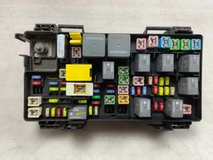 Jeep JK Wrangler 3.8L TIPM Module and Fuse Box 04692332AD 2011 037832 - Picture 1 of 11