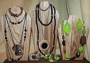 Großes Konvolut schöner Boho Modeschmuck Halsketten Ohrringe Armbänder Pin - Bild 1 von 18