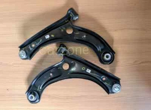 New Genuine Wishbone Control Arm Left & Right 45201-73R00-000 45202-73R00-000 - Foto 1 di 1