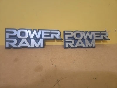 Dodge Power Ram con insignia de guardabarros delantero emblema 150 250 350 OEM - varios años Foto 1 de 4
