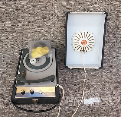 Ancien tourne disque Monarch Farandole pour pièces ou à réparer déco vintage1965 - Photo 1/4