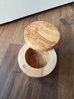Eddingtons Olive Wood Salt Pot With Magnetic Lid 9.5 x 7.5 Cm NEW - Image 1 of 4