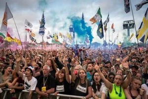 Glastonbury Festival in Somerset Live Events DJ-Sets Compilation (1995 - 2023) - Foto 1 di 7