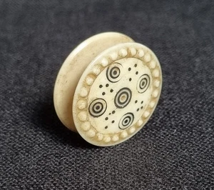 ANTIQUE 18TH CENTURY FRENCH CARVED THREAD WINDER - CONCENTRIC RINGS DECORATION - Picture 1 of 12