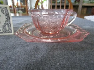 JUEGO DE PLATILLO Y TAZA ROSA ABIERTA MAYFAIR ROSA ANCHOR HOCKING DE COLECCIÓN - Imagen 1 de 7
