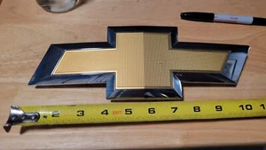 2015 2016 2017 2018 2019 Chevrolet Colorado Front chrome Grille Emblem gm oem - Picture 1 of 8