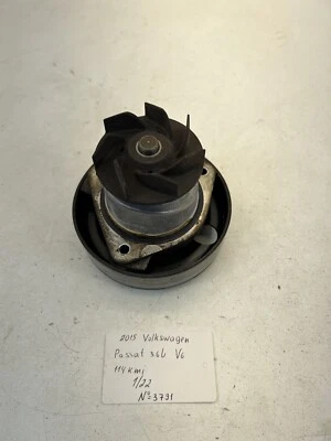 Водяной насос 2015 Volkswagen Passat 3,6 л от оригинального производителя. - Изображение 1 из 4
