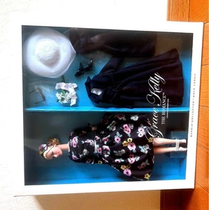 Grace Kelly Silkstone Barbie by Mattel - "The Romance" - 2011 Gold Label NEW - Picture 1 of 2