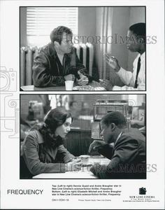 2000 Press Photo Dennis Quaid Andre Braugher Elizabeth Mitchell in "Frequency" - Picture 1 of 2