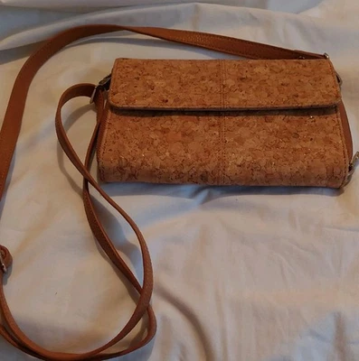 Сумочка через плечо Jewell by Thirty-One с блестящим пробковым принтом и регулируемым ремешком - Изображение 1 из 4