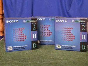 3- 10 Packs New Old Stock Sony 3.5" Floppy Disks 2HD New In Sealed Box - Afbeelding 1 van 5