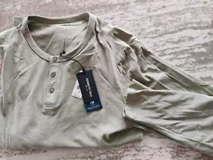 Kenneth Cole Long Sleeve 3 button Henley Tshirt Medium MINT FREE SHIP! - Picture 1 of 1