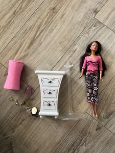 Barbie Bambola Moda Febbre Camera Vestire Comò #J0669 - Foto 1 di 5