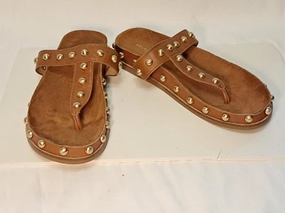 KELSI DAGGER Brooklyn Talla 7.5 Superficie Tachonada Sandalia Plana Cuero Negro Dorado Foto 1 de 4