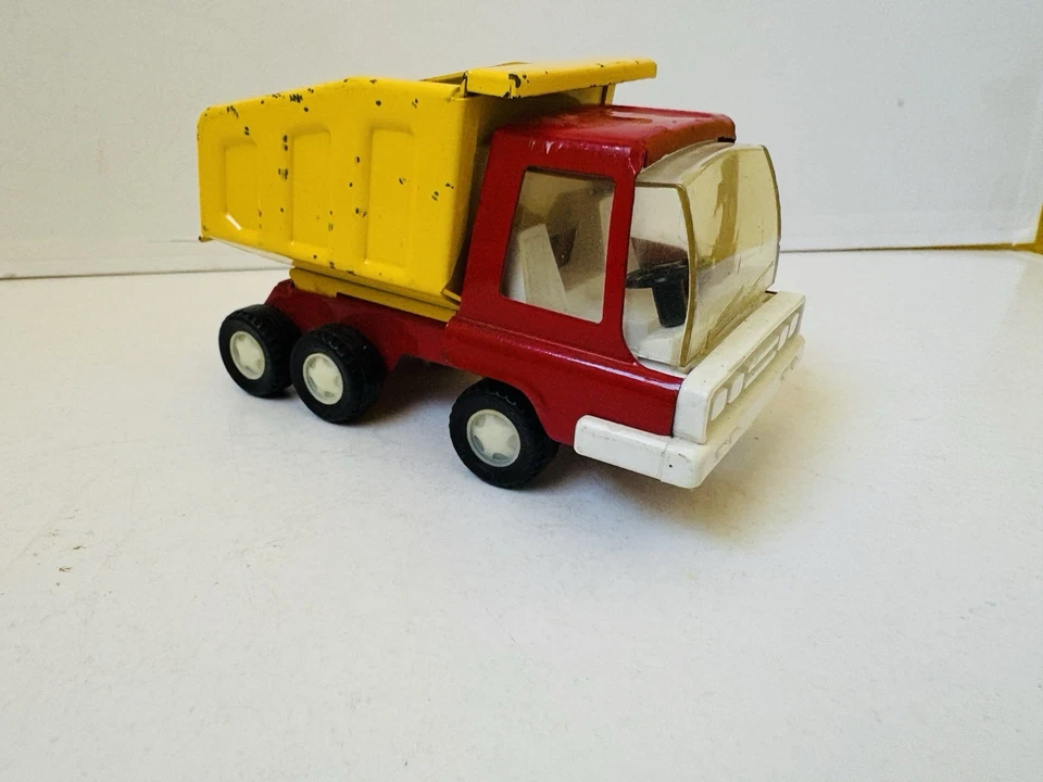 Mini camión volquete Tri-ang Triangle de colección - Hecho en Inglaterra como Tonka  Foto 1 de 4