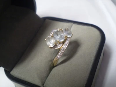 14K Yellow Gold Ladies 3 Blue Topaz & 12 Diamond Cluster Ring       2.9 Grams - Image 1 of 4