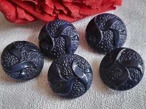Lot 5 boutons anciens en verre bleu foncé motif feuillage 1,7 cm ref 3035 - Picture 1 of 3