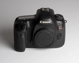 Canon 5DSR 50MP Digital SLR Camera Body Full Frame Sensor - Picture 1 of 4