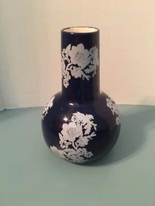 Avon Seaside Garden Collection Porzellanvase kobaltblau Blumenmuster 8,5" Höhe - Bild 1 von 4