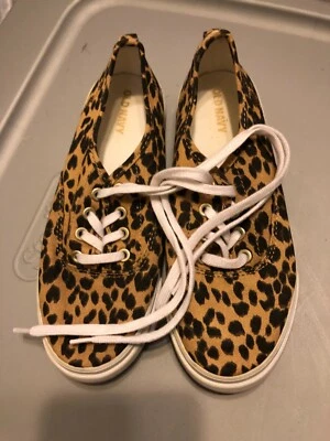 Tenis para niñas Old Navy Cheetah talla 2 Foto 1 de 4